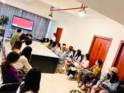 外國(guó)語(yǔ)言文化學(xué)院組織翻譯專(zhuān)業(yè)本科生參加專(zhuān)業(yè)見(jiàn)習(xí)