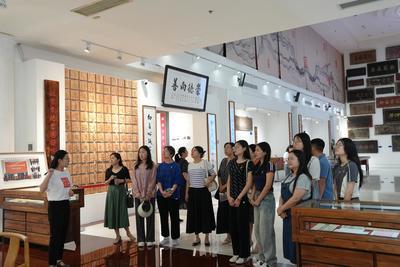 外語學院與北京崇德堂文化傳播簽訂實踐教學基地協議并授牌